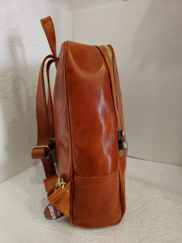 Италианска раница с преден джоб