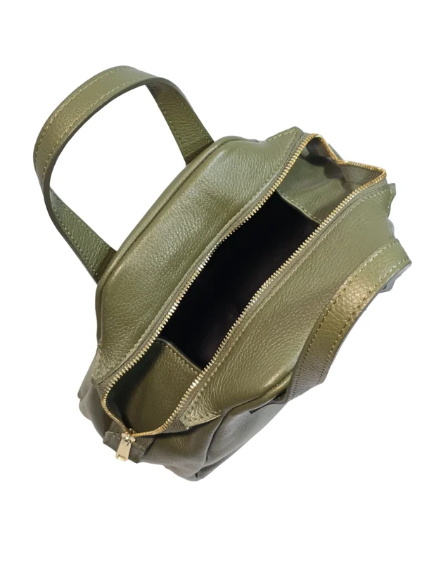 „Интериор на чанта Аврора – широко отваряне, подплата и вътрешен ципов джоб“