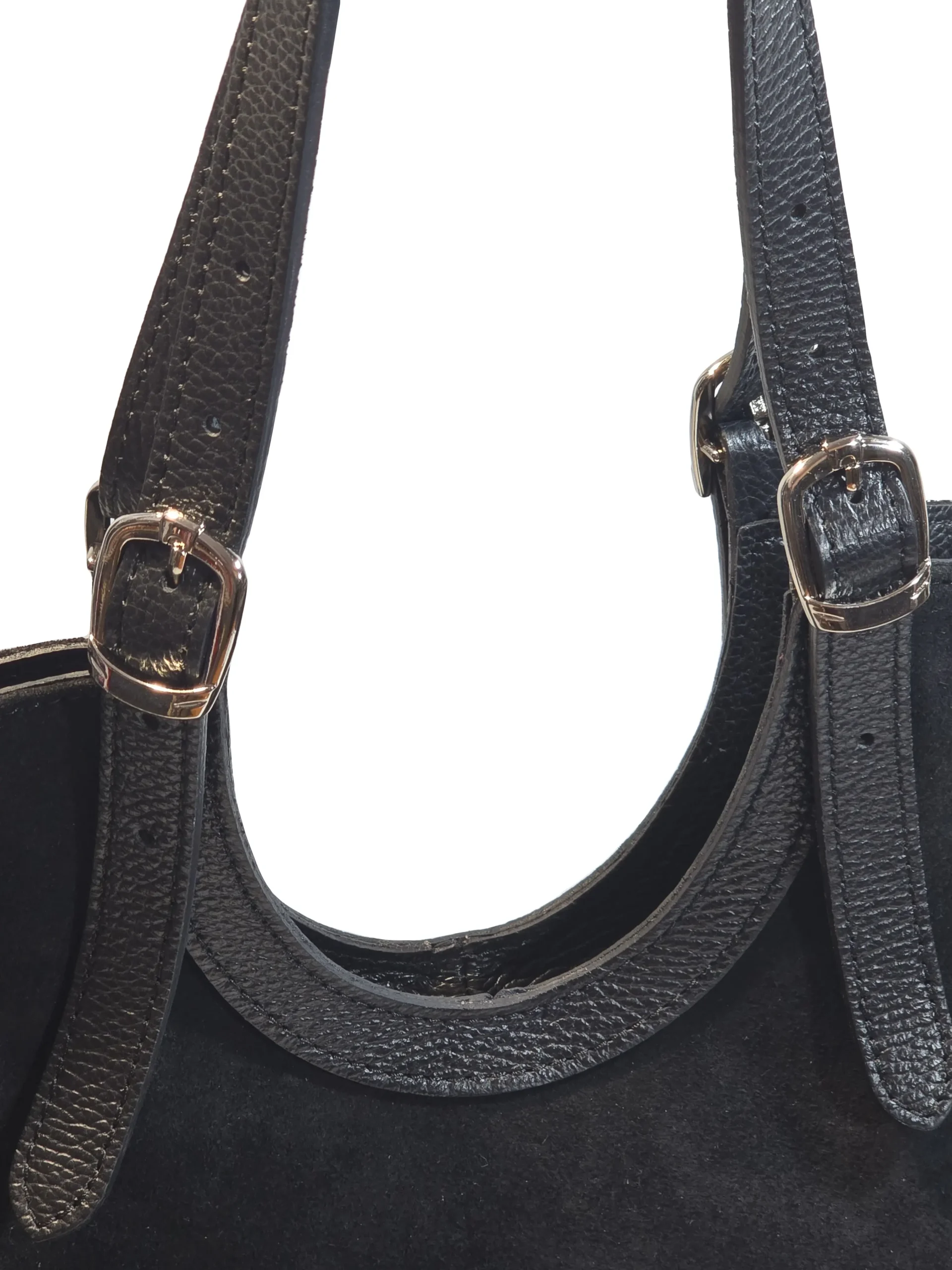 „Детайл на Владена – кожа с текстура и катарами на презрамките, сребрист обков“