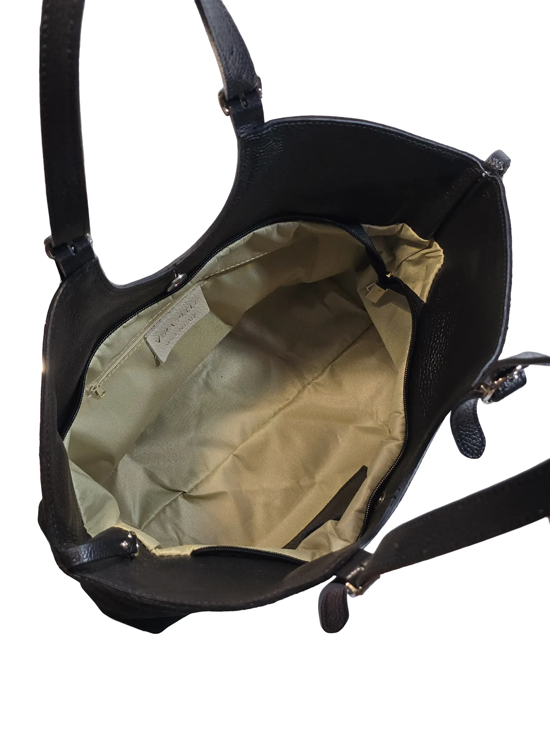 „Интериор на чанта Владена – подплата, горен цип и вътрешни джобове“