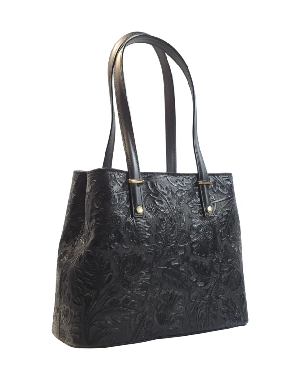 „Зоря – 3/4 изглед на италианска tote чанта с релефна кожа, дълги презрамки и метален обков“