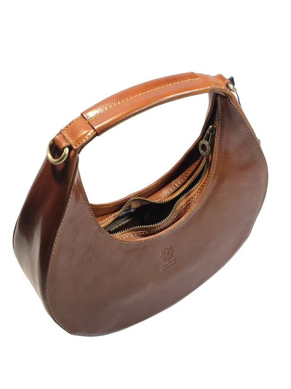 „Славея – изглед отгоре към отвор с цип и интериор на кожена чанта“