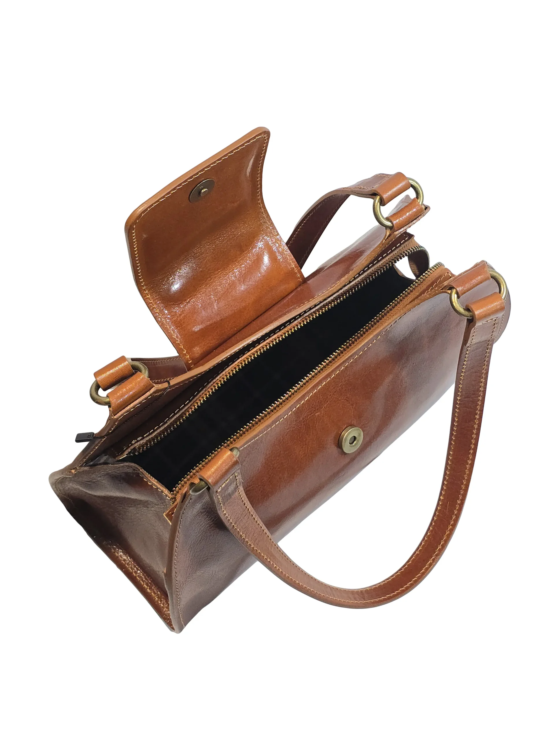 „Отворена чанта Дивна – основно отделение с цип и преден джоб с магнитна копчалка“