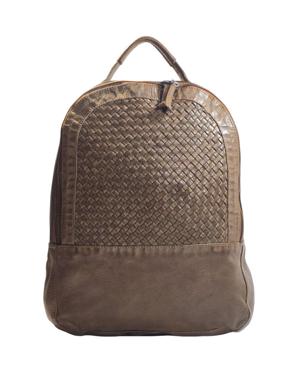 „Дамска раница Зара – естествена варена кожа с плетен преден панел и горна дръжка, изглед отпред“